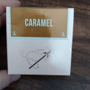 Caramel jeffree Star setting powder